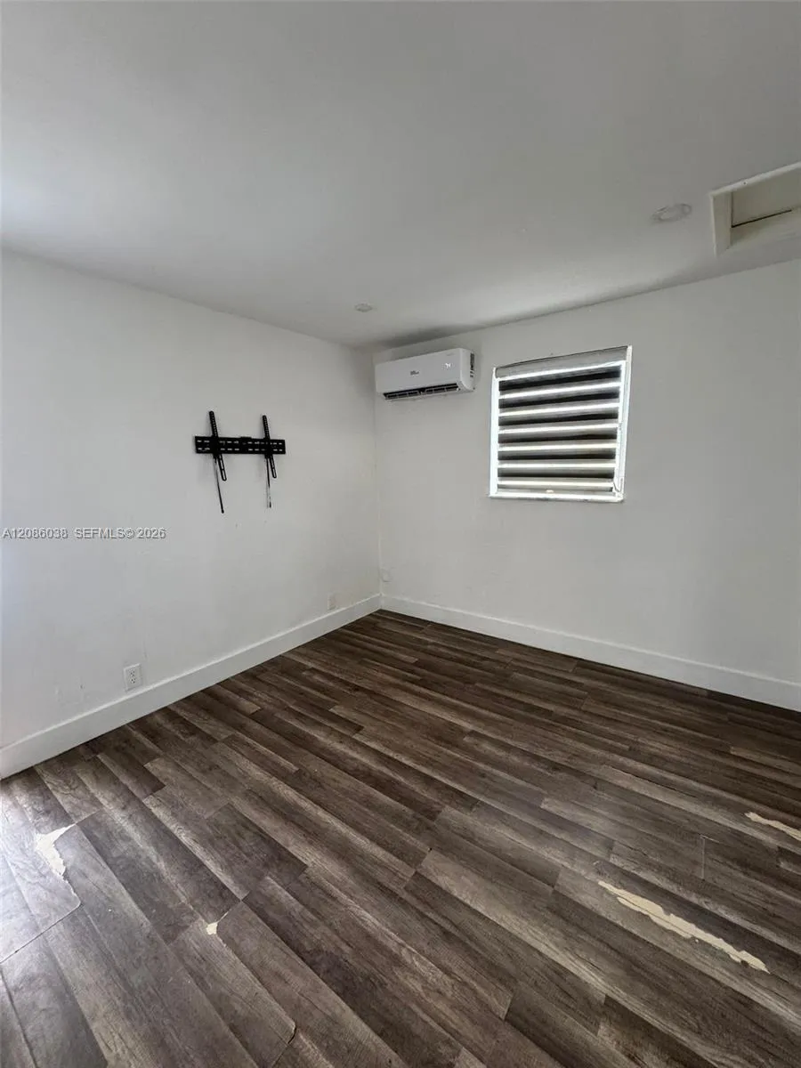 685 SW 7th Ter #2 Dania Beach, FL 33004