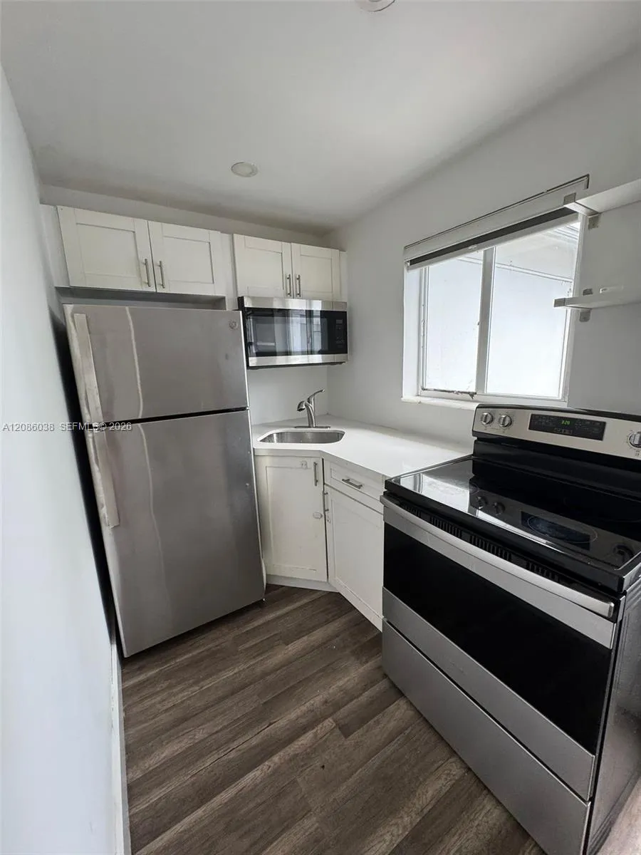 685 SW 7th Ter #2 Dania Beach, FL 33004