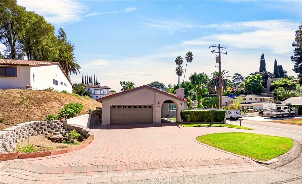 800 Arroyo Fullerton, CA 92833