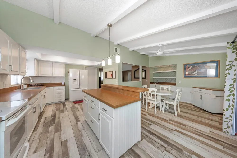 17704 RIVENDEL ROAD Lutz, FL 33549