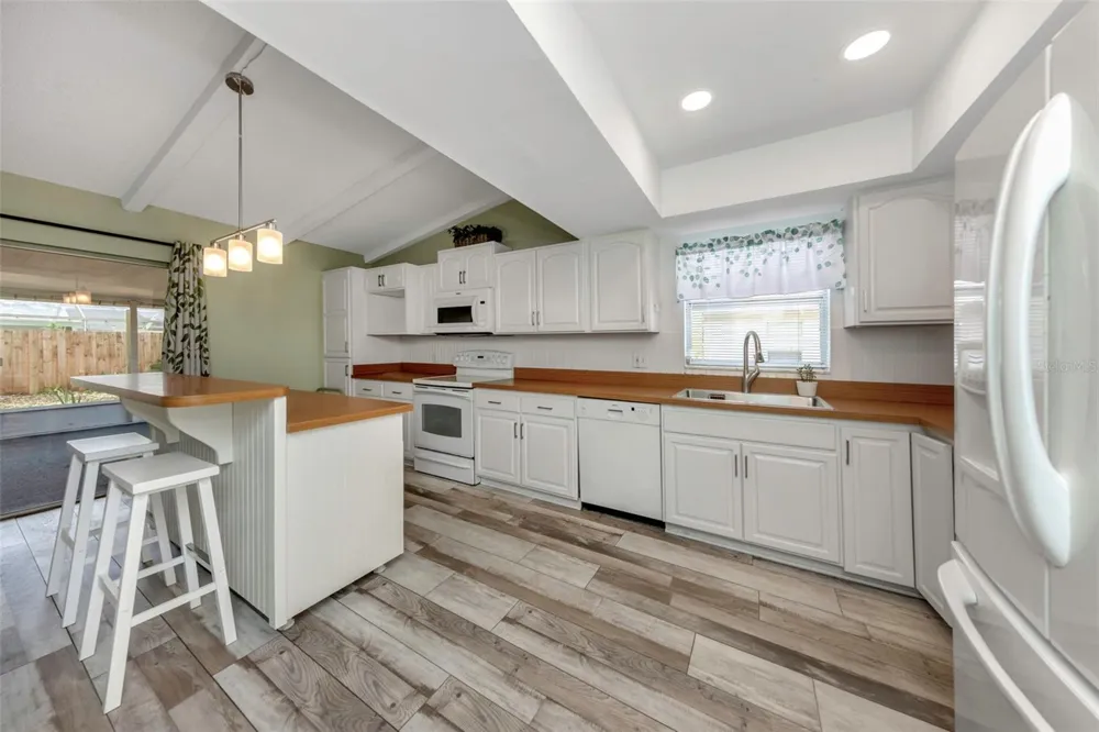 17704 RIVENDEL ROAD Lutz, FL 33549