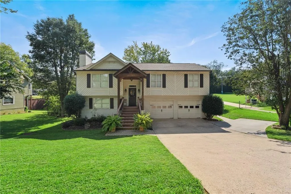 2555 Morgan Lake Drive NE Marietta, GA 30066