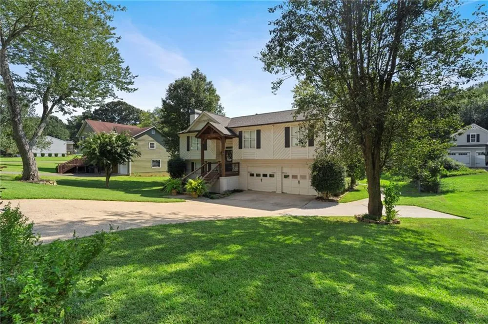2555 Morgan Lake Drive NE Marietta, GA 30066