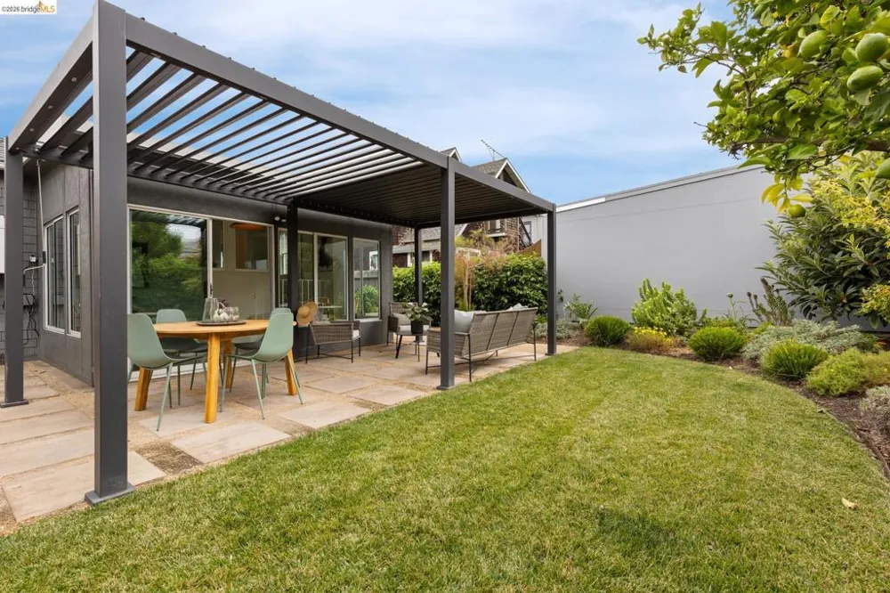452 44Th St Oakland, CA 94609