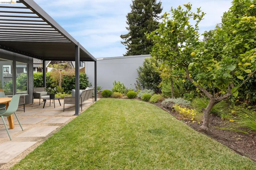 452 44Th St Oakland, CA 94609