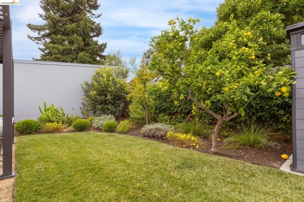 452 44Th St Oakland, CA 94609