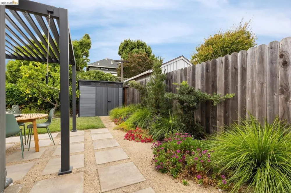 452 44Th St Oakland, CA 94609