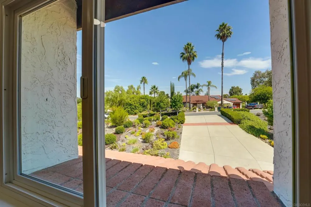 3302 Vista Rocosa Escondido, CA 92029