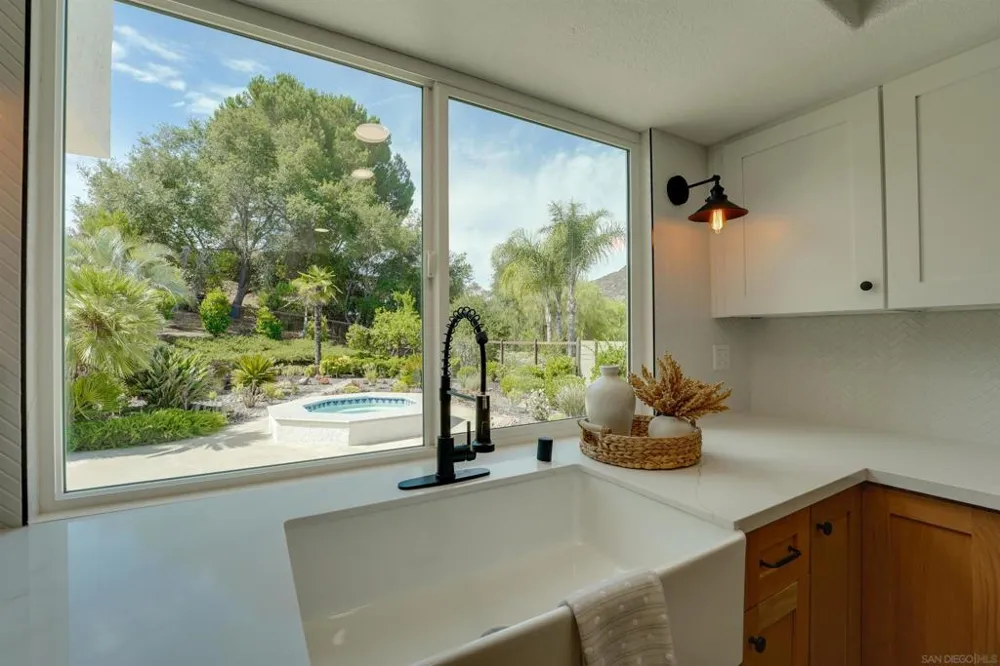 3302 Vista Rocosa Escondido, CA 92029