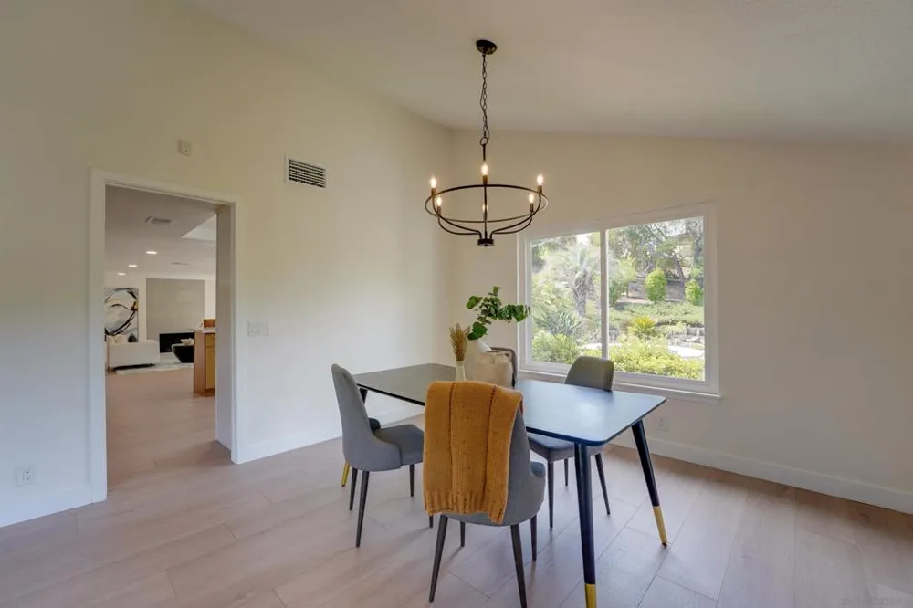 3302 Vista Rocosa Escondido, CA 92029