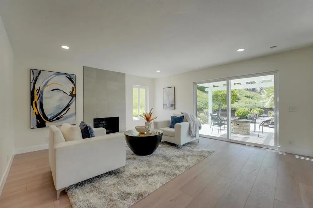 3302 Vista Rocosa Escondido, CA 92029
