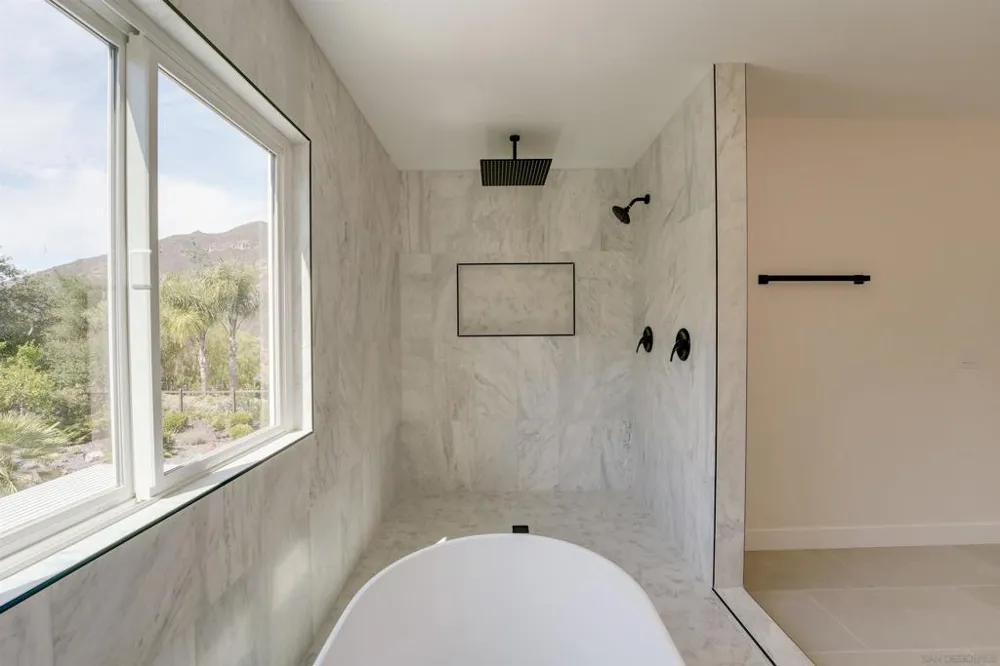 3302 Vista Rocosa Escondido, CA 92029