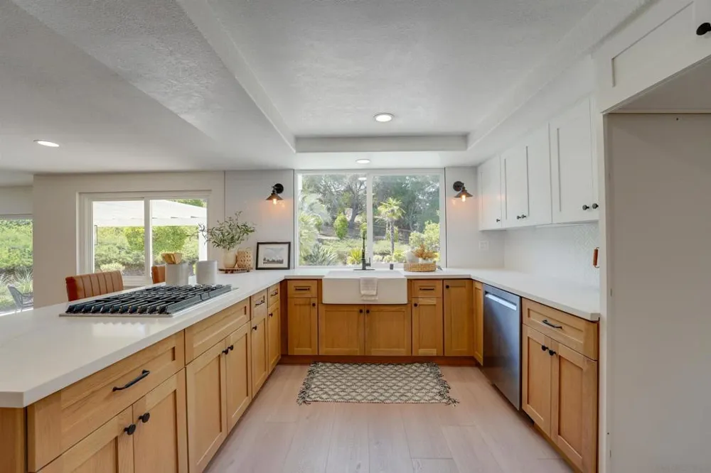 3302 Vista Rocosa Escondido, CA 92029