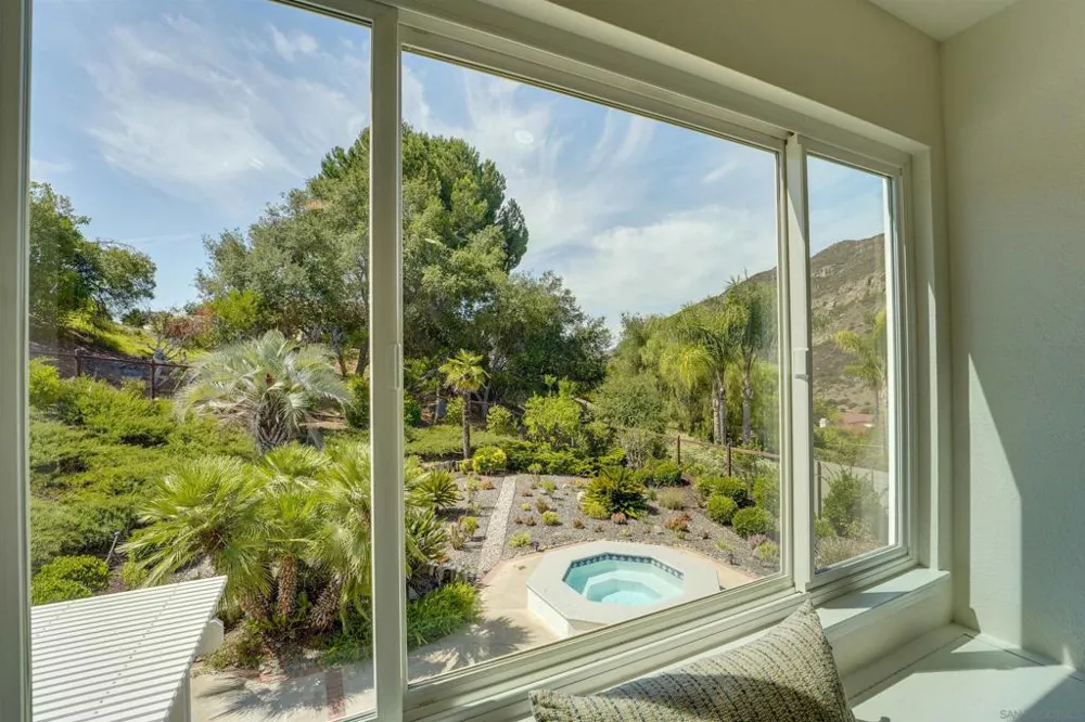 3302 Vista Rocosa Escondido, CA 92029
