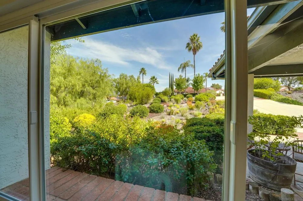 3302 Vista Rocosa Escondido, CA 92029