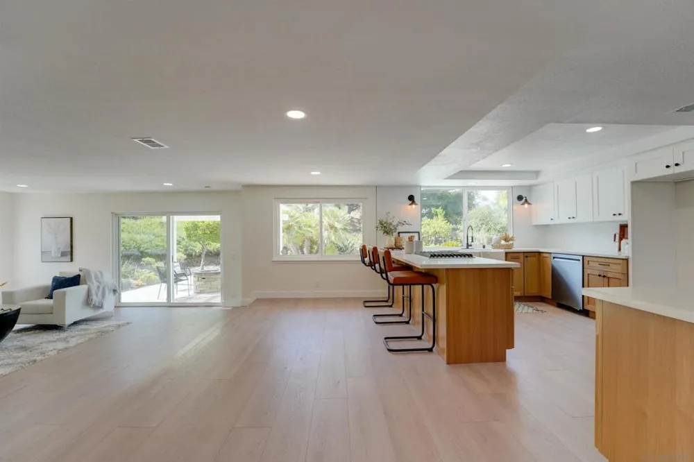 3302 Vista Rocosa Escondido, CA 92029
