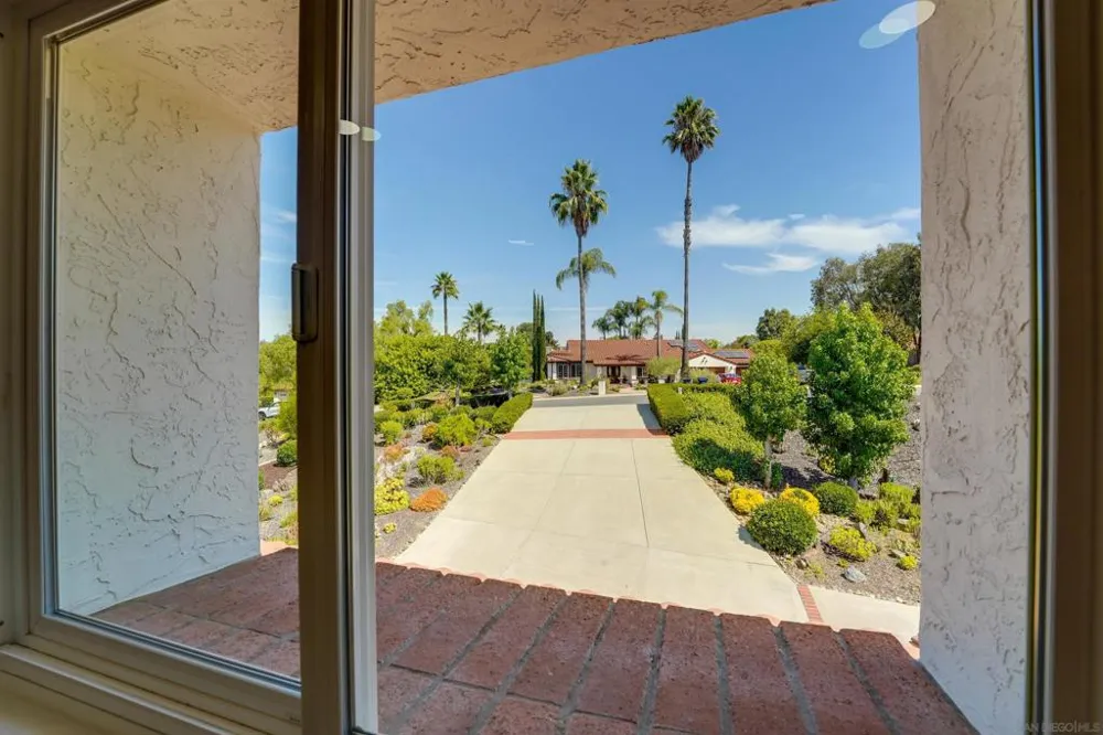 3302 Vista Rocosa Escondido, CA 92029