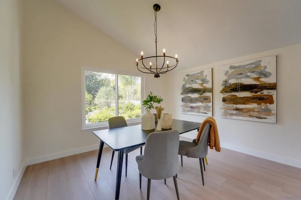 3302 Vista Rocosa Escondido, CA 92029