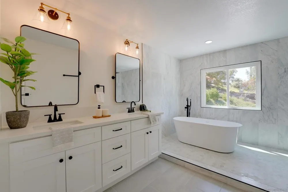 3302 Vista Rocosa Escondido, CA 92029