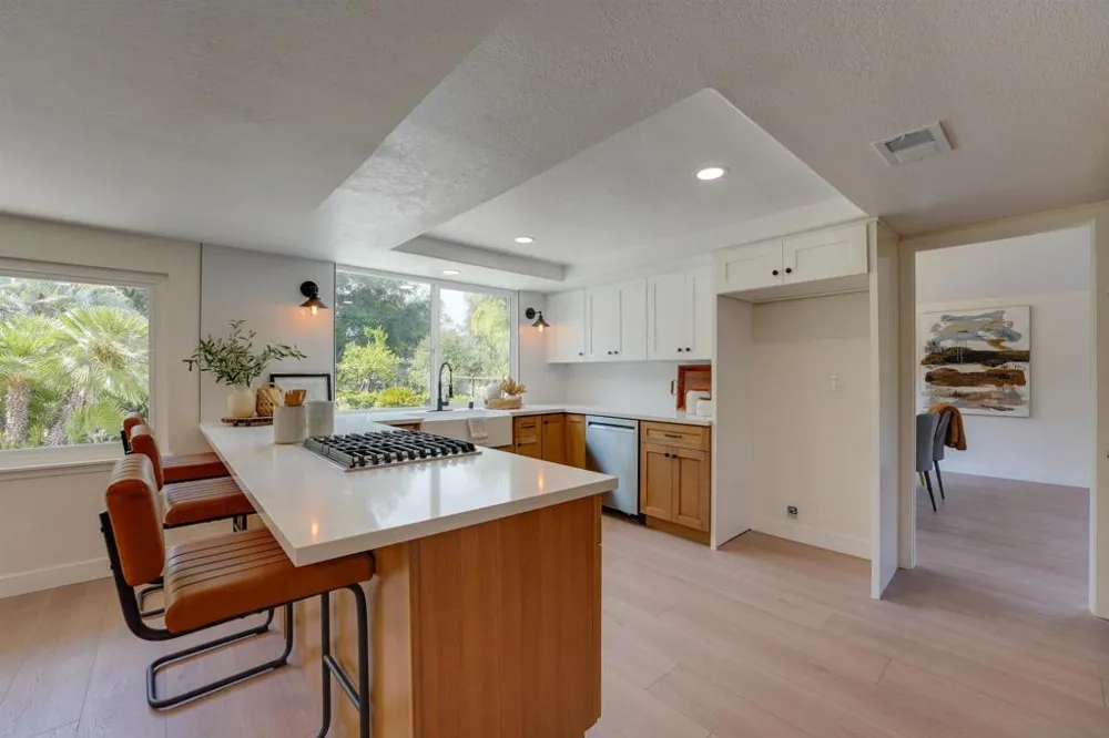 3302 Vista Rocosa Escondido, CA 92029