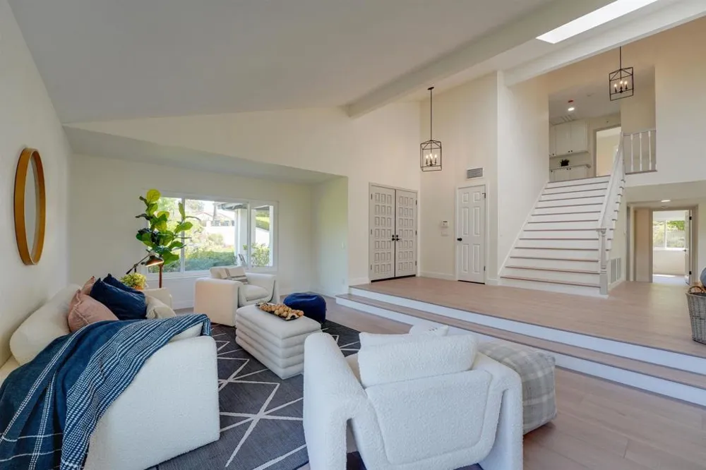 3302 Vista Rocosa Escondido, CA 92029