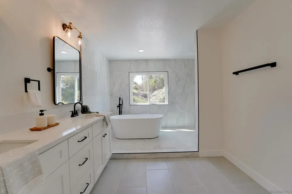 3302 Vista Rocosa Escondido, CA 92029