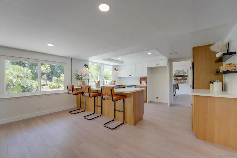 3302 Vista Rocosa Escondido, CA 92029