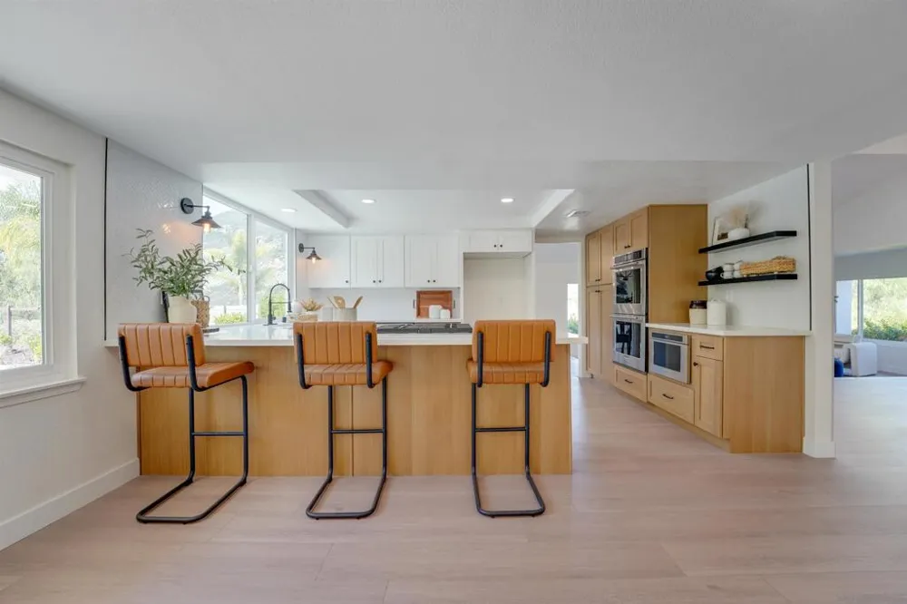3302 Vista Rocosa Escondido, CA 92029