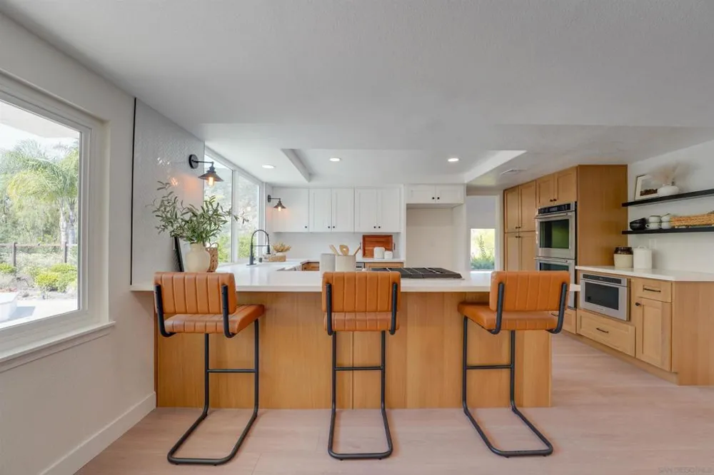 3302 Vista Rocosa Escondido, CA 92029