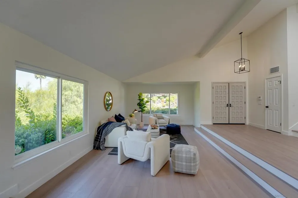 3302 Vista Rocosa Escondido, CA 92029