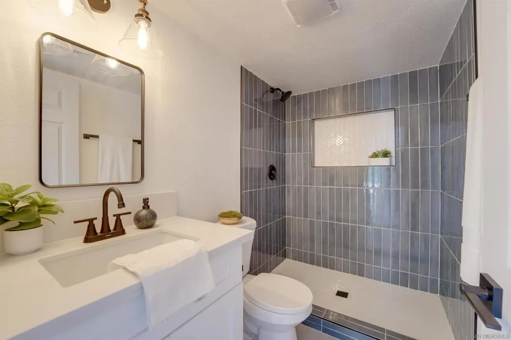 3302 Vista Rocosa Escondido, CA 92029
