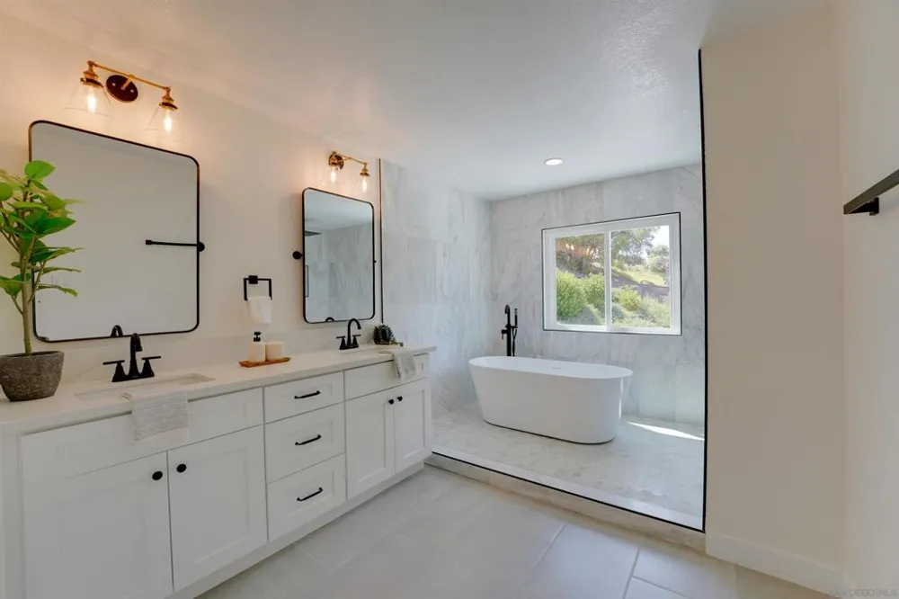 3302 Vista Rocosa Escondido, CA 92029