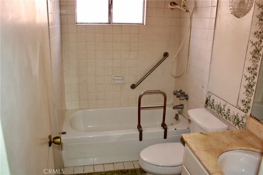 19022 Ibex Avenue Artesia, CA 90701