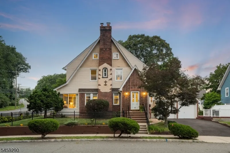 47 Fairmount Ter West Orange, NJ 07052