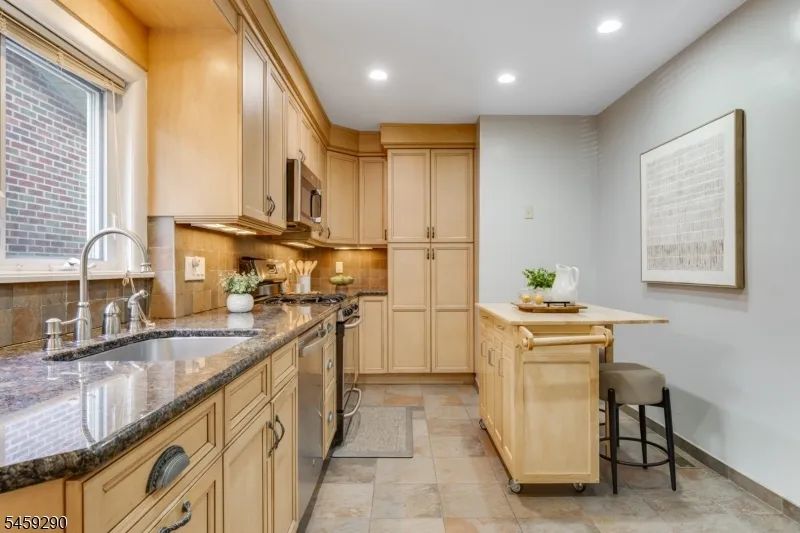 47 Fairmount Ter West Orange, NJ 07052