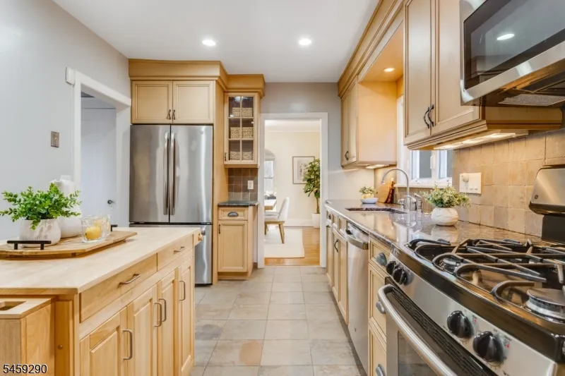 47 Fairmount Ter West Orange, NJ 07052