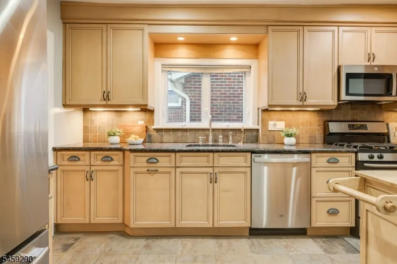 47 Fairmount Ter West Orange, NJ 07052