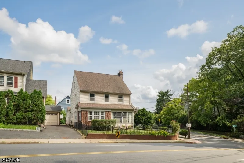 47 Fairmount Ter West Orange, NJ 07052