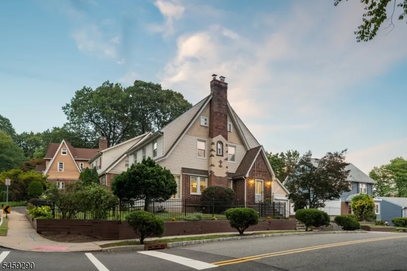 47 Fairmount Ter West Orange, NJ 07052