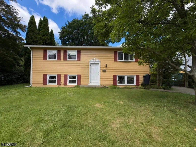 14 Orchard St Newton Town, NJ 07860