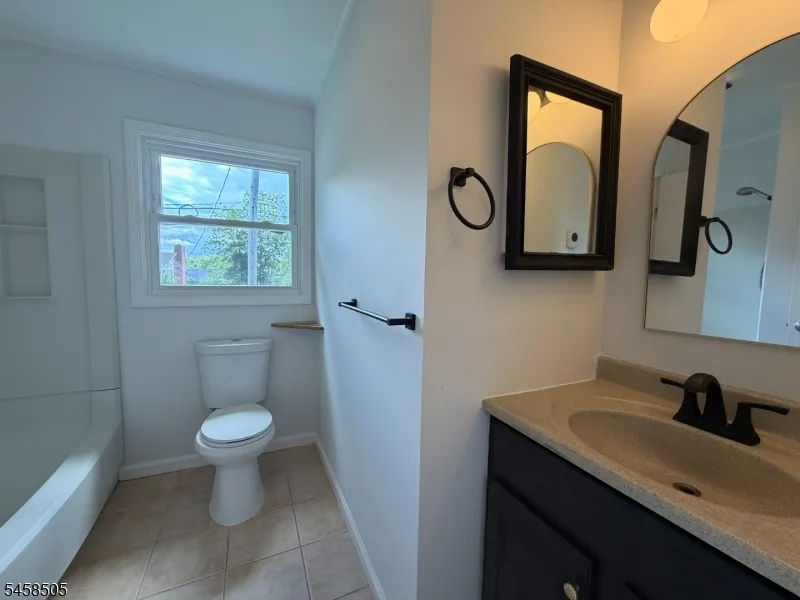 14 Orchard St Newton Town, NJ 07860