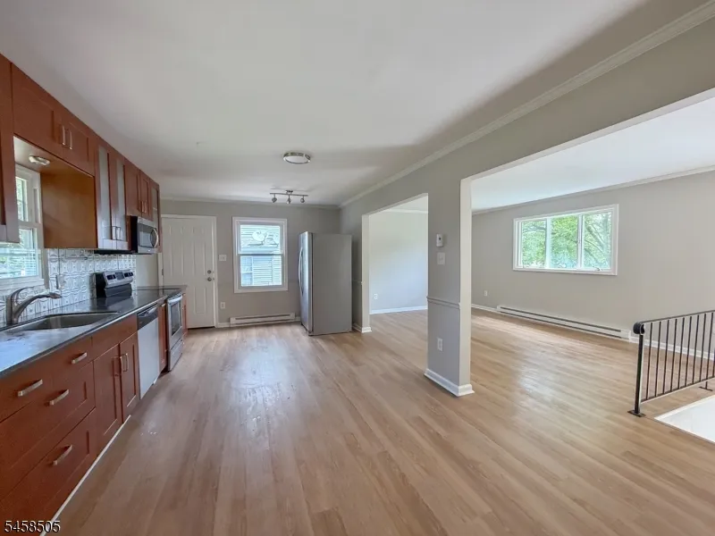 14 Orchard St Newton Town, NJ 07860