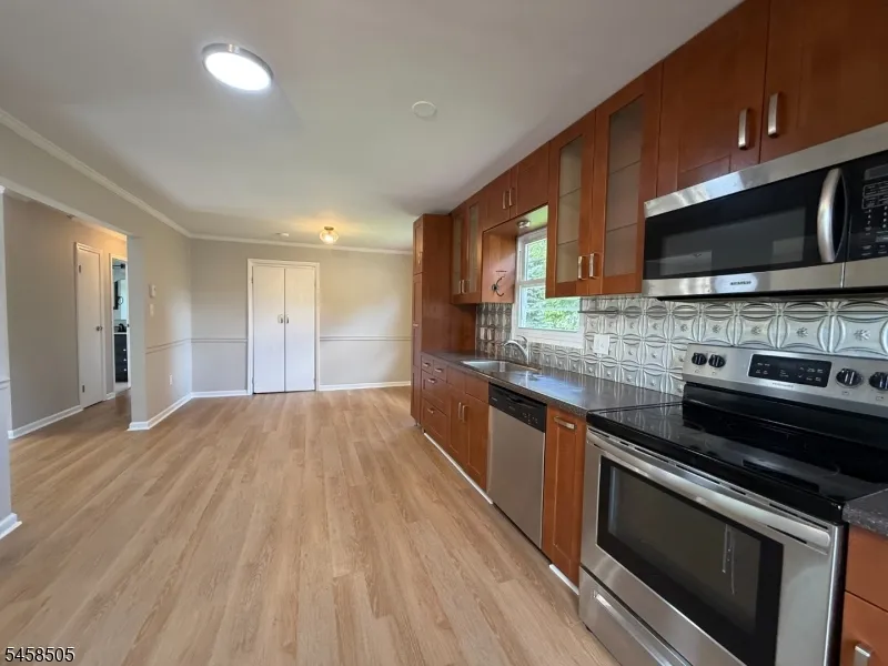 14 Orchard St Newton Town, NJ 07860