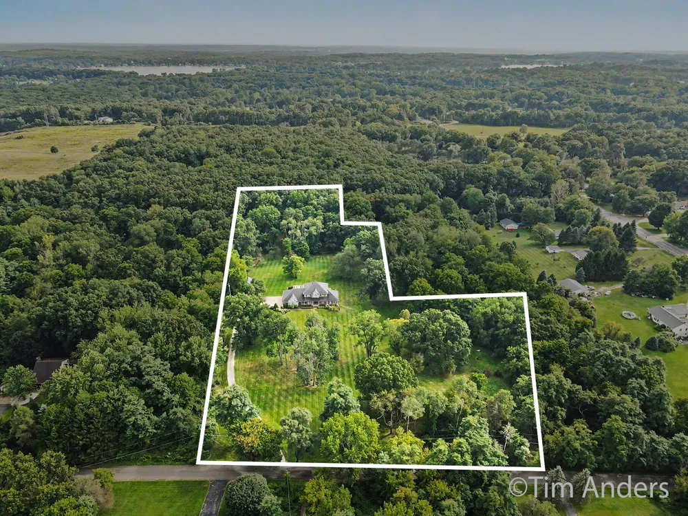 6900 Archway Drive NE Rockford, MI 49341