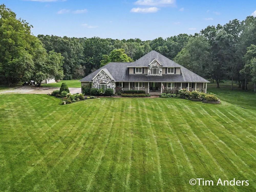 6900 Archway Drive NE Rockford, MI 49341