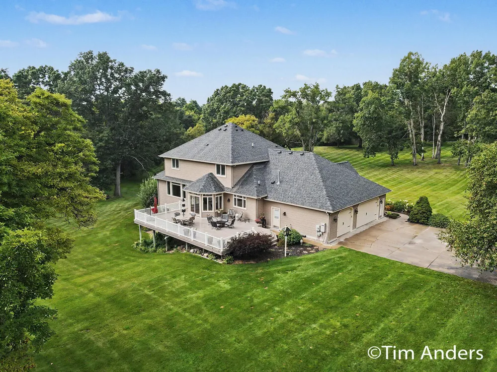 6900 Archway Drive NE Rockford, MI 49341