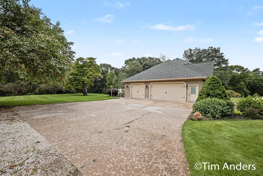 6900 Archway Drive NE Rockford, MI 49341