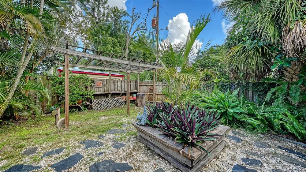 5211 INVERNESS DRIVE Sarasota, FL 34243