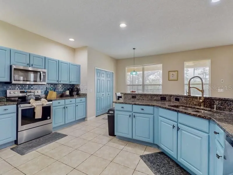 8519 LA ISLA DRIVE Kissimmee, FL 34747