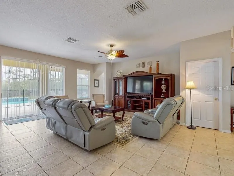 8519 LA ISLA DRIVE Kissimmee, FL 34747